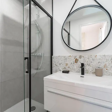 Apartment Elegant Place Du Parlement Pour 4 Personnes